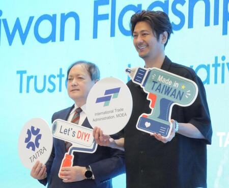 イベントに出席した王熙蒙氏（左）と速水もこみち