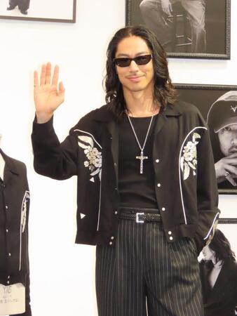 内覧に出席したＥＸＩＬＥ　ＡＫＩＲＡ