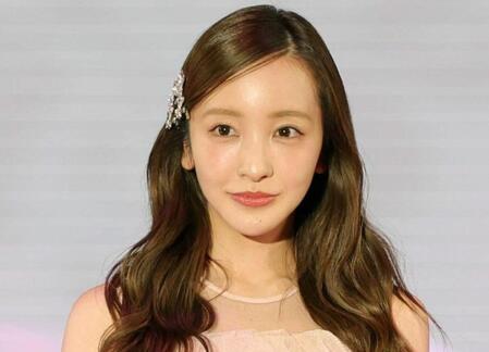 板野友美