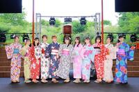 山梨・河口湖ステラシアターで屋外ワンマンライブを開催したつばきファクトリー