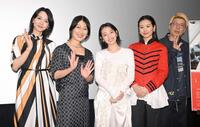 全国公開記念舞台あいさつに登場した（左から）遠藤久美子、鶴田真由、川島鈴遥、森田想、横尾初喜監督＝２０２６年