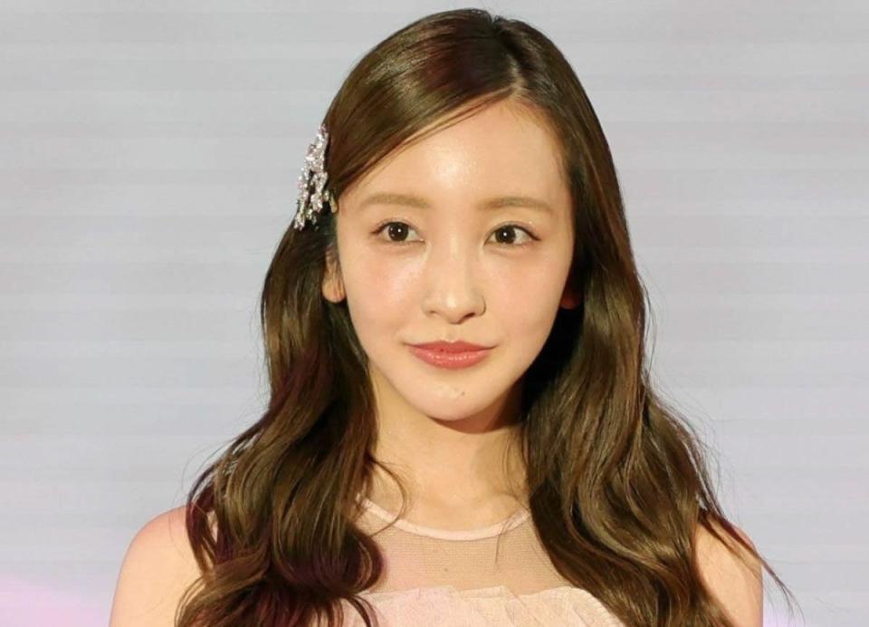 板野友美