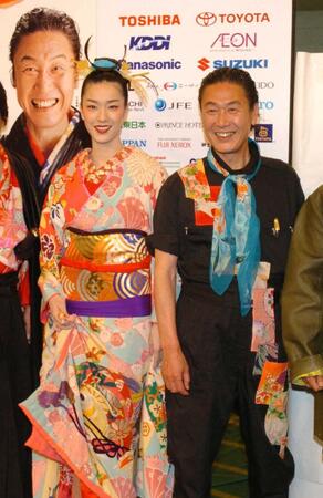（左から）山本未来、山本寛斎さん（０４年撮影）