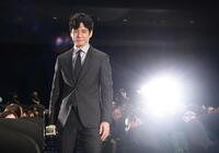 観客に感想を尋ねた西島秀俊（撮影・石井剣太郎）