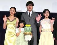 （左から）堀田真由、倉田瑛茉、坂口健太郎、早瀬憩