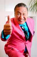 山本寛斎さん（１６年撮影）