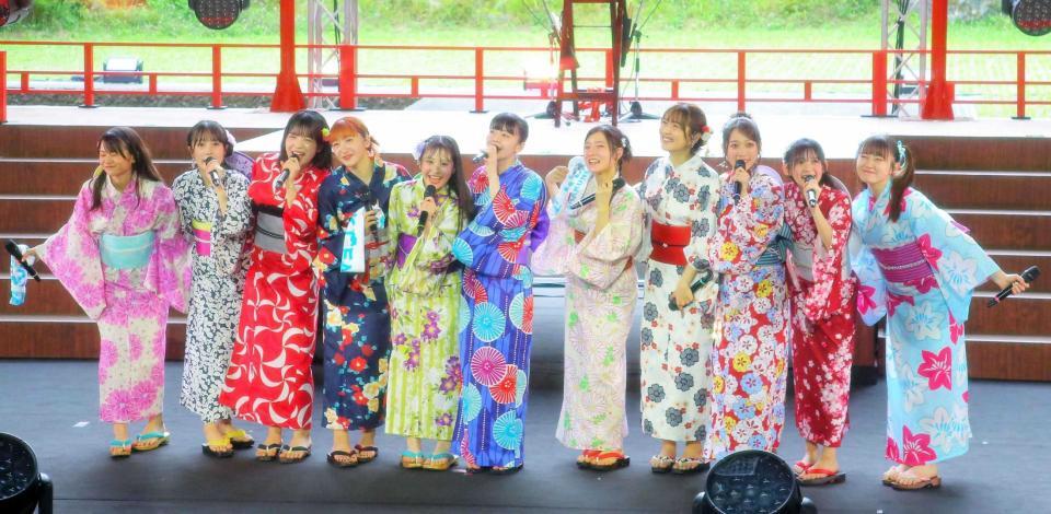 山梨・河口湖ステラシアターでライブを開催したつばきファクトリー　