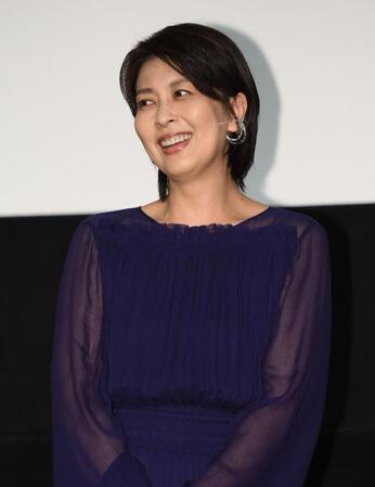 舞台あいさつに登壇する松たか子（撮影・千葉大輝）