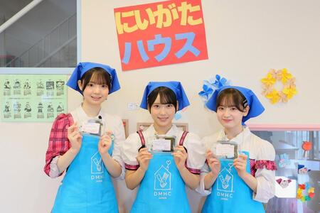 「にいがたハウス」を訪れた（左から）ＡＫＢ４８の２０期研究生・大賀彩姫、丸山ひなた、近藤沙樹©ＡＫＢ４８