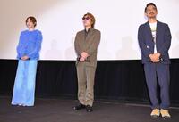 舞台あいさつに登壇する（左から）のん、安田章大、小林聖太郎監督（撮影・千葉大輝）