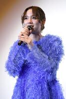 舞台あいさつに登壇する、のん（撮影・千葉大輝）