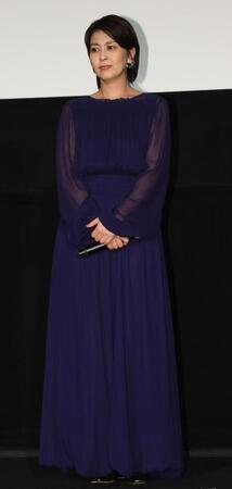 舞台あいさつに登壇する、松たか子（撮影・千葉大輝）