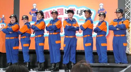 （左から）熊元プロレス、稲田美紀、野田クリスタル、田村裕、川島明、尾形貴弘、横澤夏子、青木マッチョ