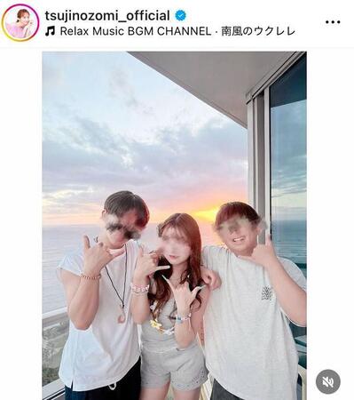 カライワイキキビーチで。辻希美のインスタグラム＠ｔｓｕｊｉｎｏｚｏｍｉ＿ｏｆｆｉｃｉａｌ（８月２９日付）より 