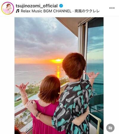 カライワイキキビーチで。辻希美のインスタグラム＠ｔｓｕｊｉｎｏｚｏｍｉ＿ｏｆｆｉｃｉａｌ（８月２９日付）より 
