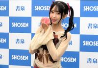 桃を持つ北原もも