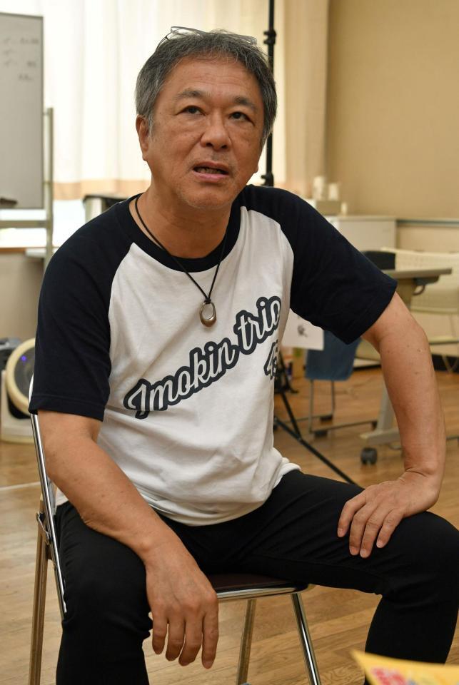 舞台に向けての意気込みや思い出を語るイモ欽トリオ・西山浩司（撮影・持木克友）