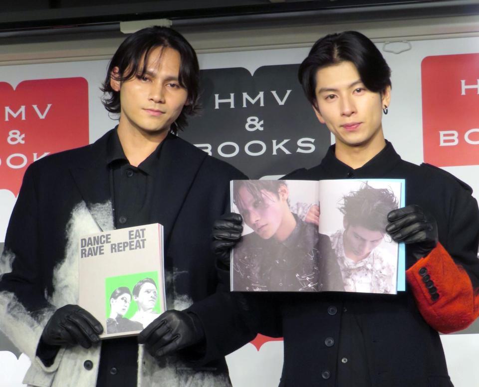 ＴＨＥ　ＲＡＭＰＡＧＥの龍（左）と長谷川慎