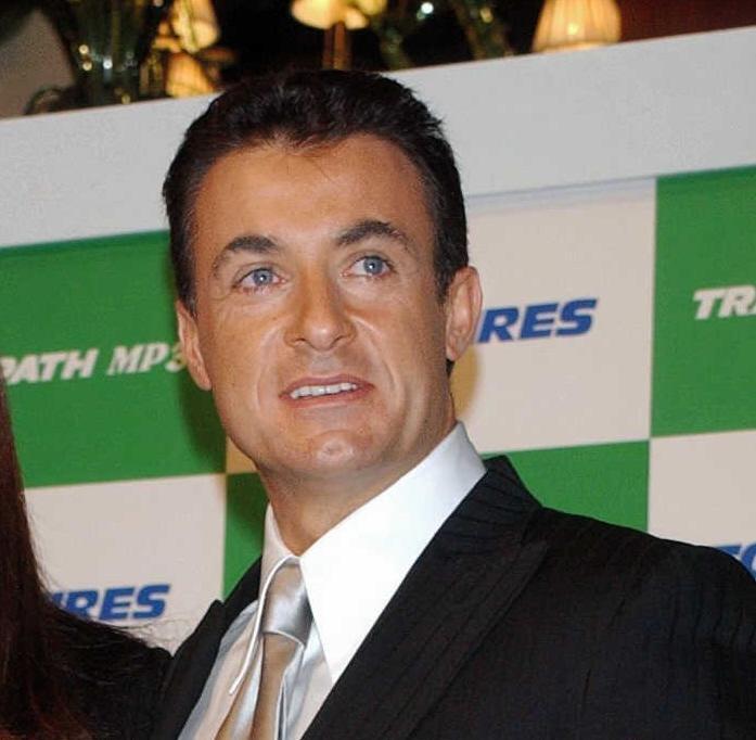 ジャン・アレジ氏＝２００４年