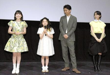 　舞台あいさつに出席した（左から）矢山花、鈴木凜子、毎熊克哉、近藤華（撮影・千葉大輝）