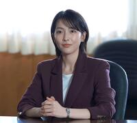 　院長カン・ヨンジン役を演じる知英