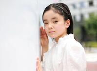ポーズをとる鈴木凜子＝ｊｏｂｂｙｋｉｄｓ（撮影・石井剣太郎）