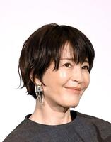 記念撮影に応じる宮沢りえ（３０日）