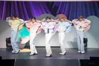 キュートな姿も披露したＶＩＢＹの（左から）ＲＹＯＨＡ、ＩＯ、ＫＯＴＡＲＯ、ＲＥＮＫＩ、ＡＫＩＴＯ