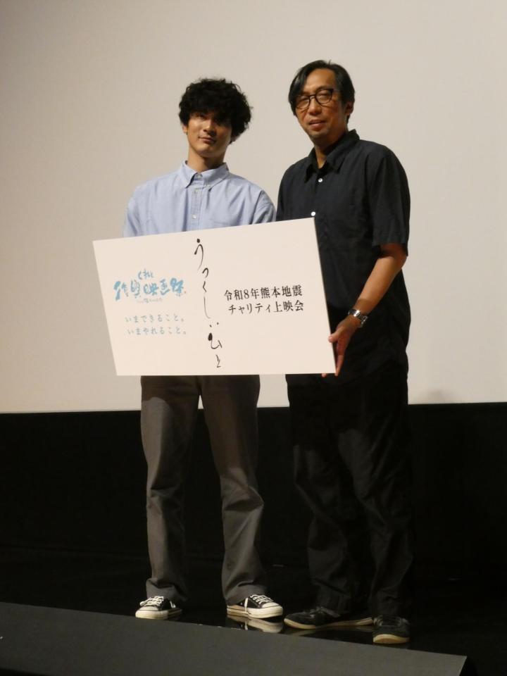 撮影に応じる（左から）高良健吾、行定勲監督＝都内