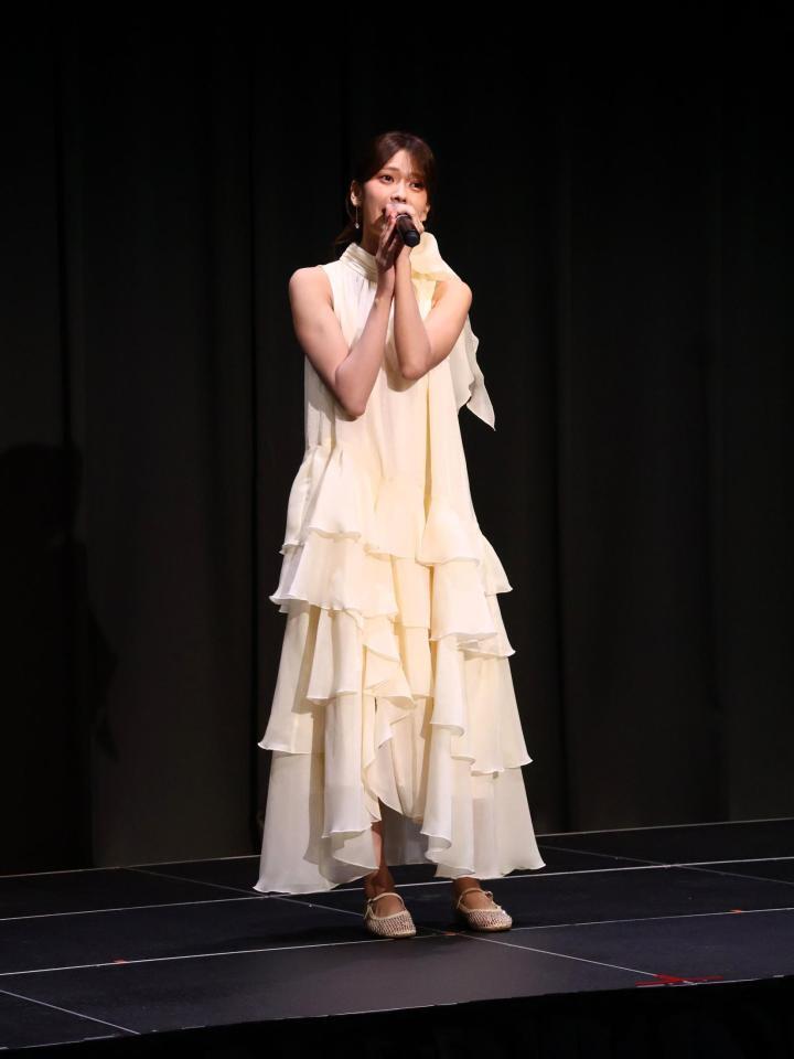 ミュージカル「秘密の花園」製作記者発表会で観客を前に歌唱を初披露する奥田いろは