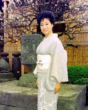 襲名披露興行の成功祈願を終え笑顔を見せる水谷八重子さん（当時は水谷良重）＝１９９５年３月
