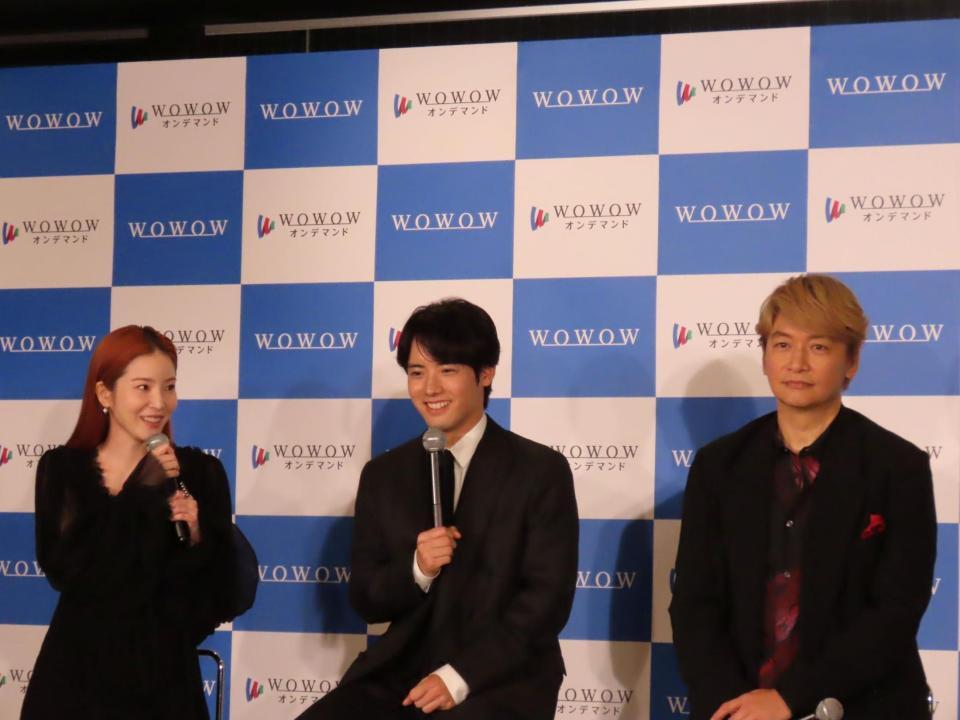 ＷＯＷＯＷドラマ「虚ろな十字架」の完成報告会に出席した（左から）蓮佛美沙子、赤楚衛二、香取慎吾