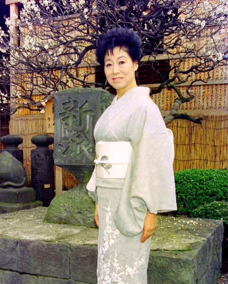 襲名披露興行の成功祈願を終え笑顔を見せる水谷八重子さん（当時は水谷良重）＝１９９５年３月