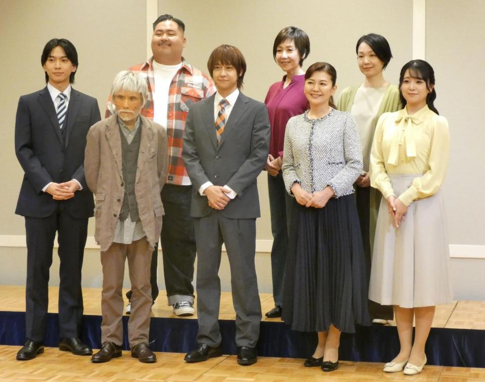 会見を行った（前列左から）吉高志音、片岡鶴太郎、八乙女光、南野陽子、熊谷彩春、（後列同）Ｂｉｇｆｕｍｉ、冴木杏奈、黒田こらん