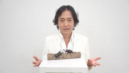 作品を披露する秋川雅史