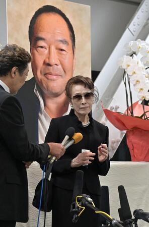 ガッツ石松さんお別れ会の参列した栗原小巻（撮影・持木克友）