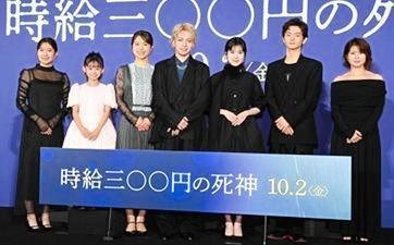 舞台あいさつに登場した（左から）酒井麻衣監督、泉谷星奈、渋谷凪咲、西畑大吾、福本莉子、齋藤潤、佐津川愛美＝ＴＯＨＯシネマズ六本木ヒルズ（撮影・園田高夫）