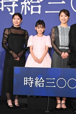 舞台あいさつに登場した（左から）酒井麻衣監督、泉谷星奈、渋谷凪咲＝ＴＯＨＯシネマズ六本木ヒルズ（撮影・園田高夫）