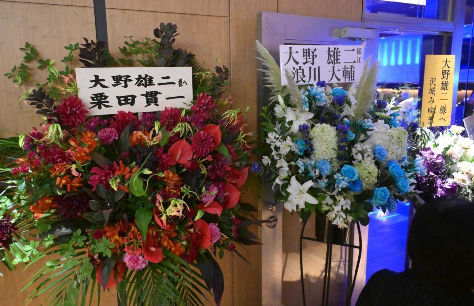 大野雄二さんのお別れ会に贈られた花（撮影・堀内翔）