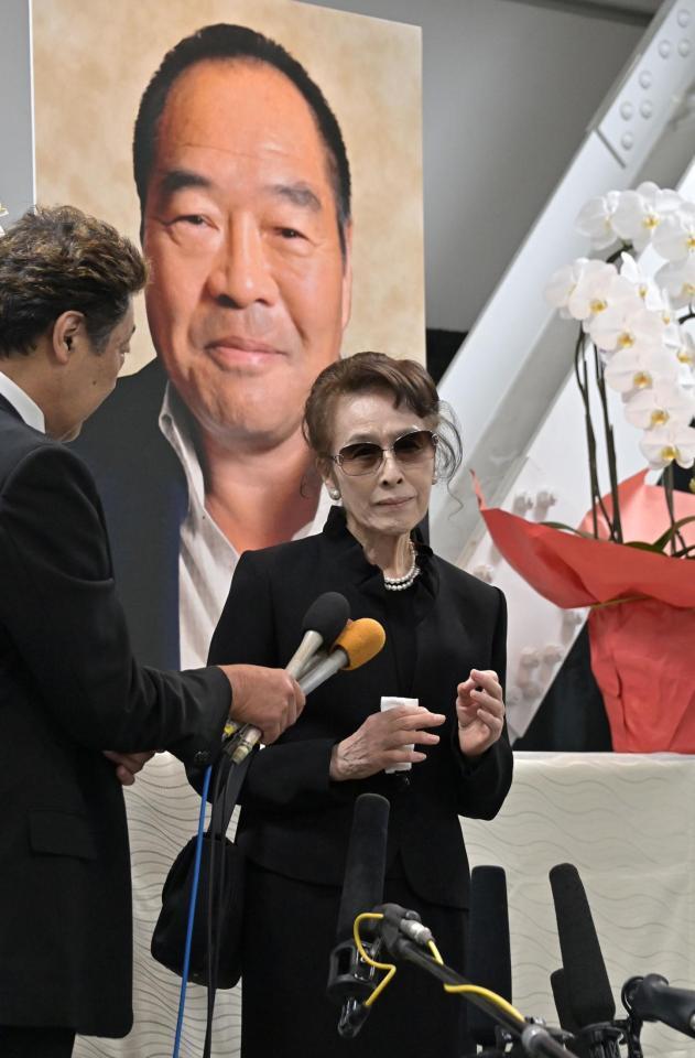 ガッツ石松さんお別れ会の参列した栗原小巻（撮影・持木克友）