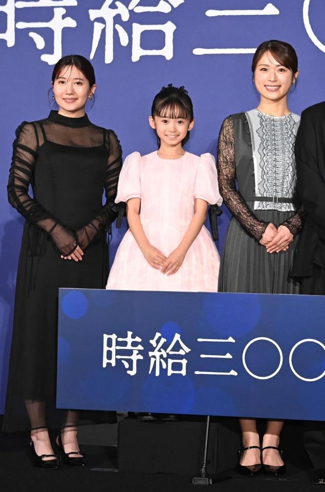 舞台あいさつに登場した（左から）酒井麻衣監督、泉谷星奈、渋谷凪咲＝ＴＯＨＯシネマズ六本木ヒルズ（撮影・園田高夫）