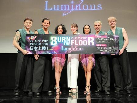 会見を行った伊原六花（左から４人目）