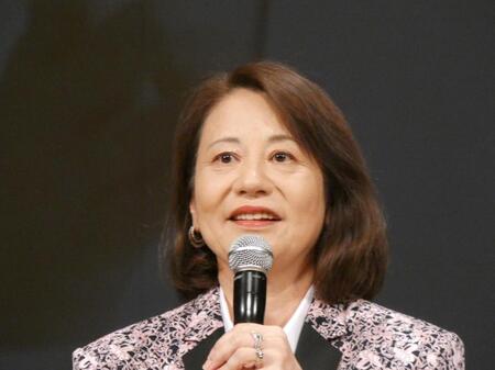 橋幸夫さんの一周忌特別公演に出演した橋真由美さん