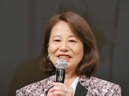 橋幸夫さんの一周忌特別公演に出演した橋真由美さん