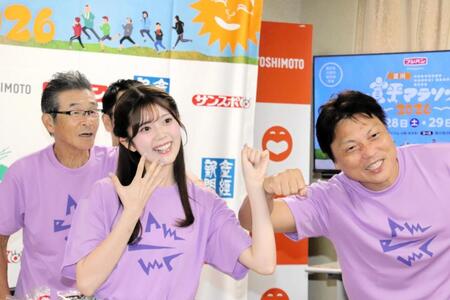 間寛平にツッコまれつつギャグを披露するサバンナ・八木真澄（右）とＮＭＢ４８・坂下真心