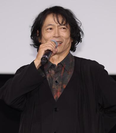 舞台あいさつで話す三上博史