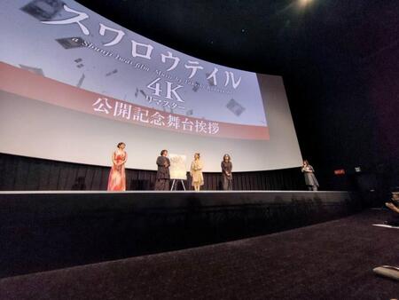 映画「スワロウテイル　４Ｋリマスター」初日舞台あいさつに出席した（左から）伊藤歩、三上博史、Ｃｈａｒａ、岩井俊二監督