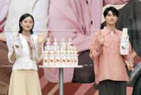 上坂樹里（左）と本田響矢