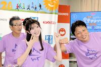 間寛平にツッコまれつつギャグを披露するサバンナ・八木真澄（右）とＮＭＢ４８・坂下真心