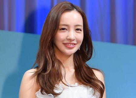 板野友美